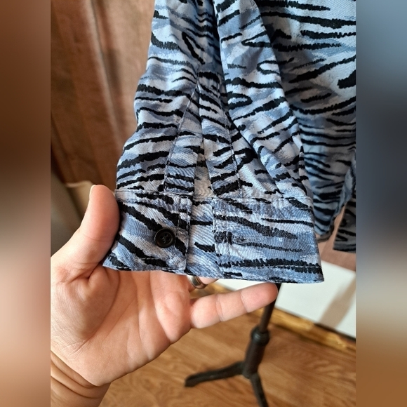 BEACH Lunch Lounge Blue Black Tiger Print Viscose Size S/P Blouse - Picture 5 of 9